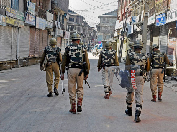 curfewcontinuesinkashmirvalley